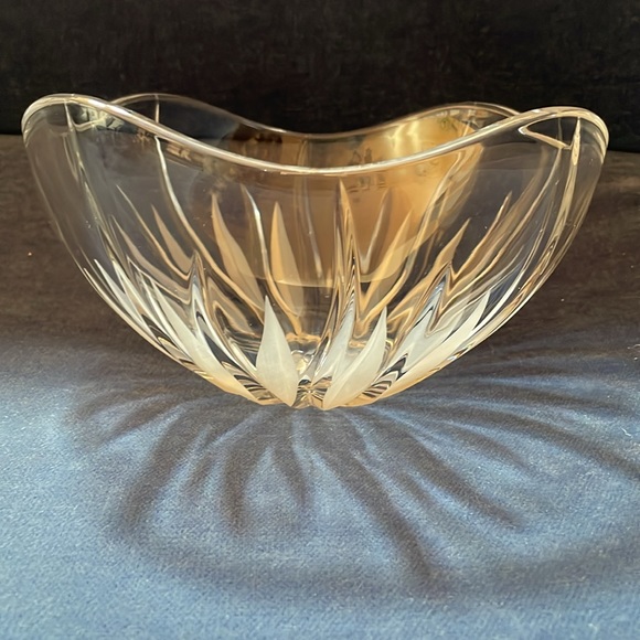MIKASA Flame D'Amore Blown Glass 8” Bowl - Picture 4 of 7